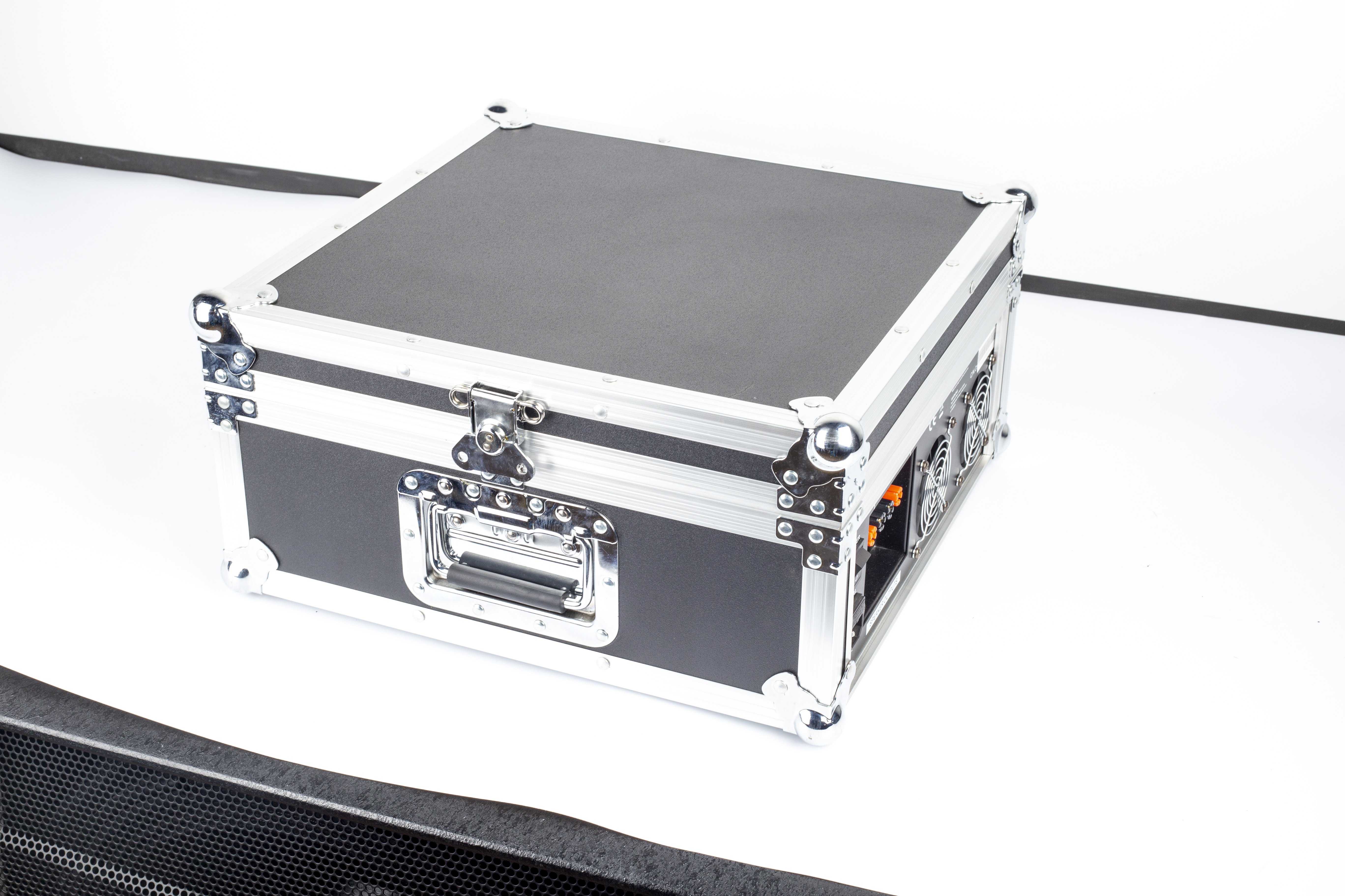 KCT-1990DSP Flight Case Powered Mixer 7 Line Input 650W×2 4Ohm Built-in Delay Repeat Effect 48V Phantom Power